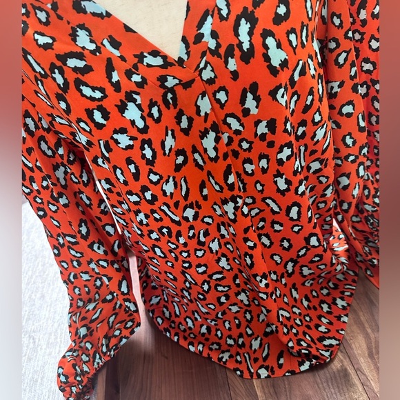 Gorgeous bubble sleeve v-neck tunic blouse - Picture 5 of 15